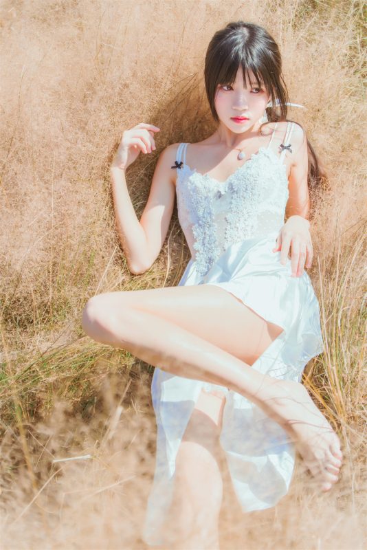 【在线看】桜桃喵 VOL.062 [48P] 原野上的浪漫-维密网-全网首发微密圈美女写真