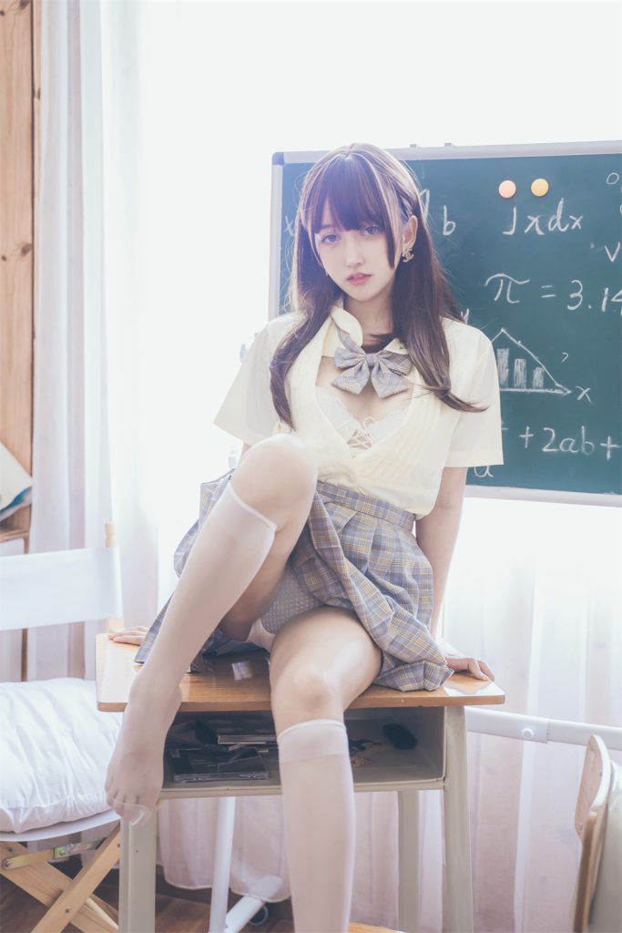 【在线看】过期米线线喵 教室写真 [30P]-维密网-全网首发微密圈美女写真