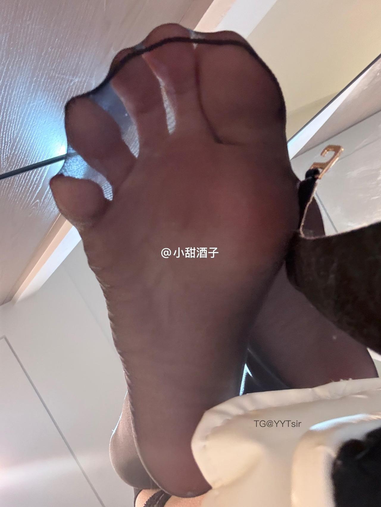 图片[1]-【在线看】抖音 小甜酒子 铁粉空间 NO.010期 【18P】 - WEIME-写真网-WEIME-写真网