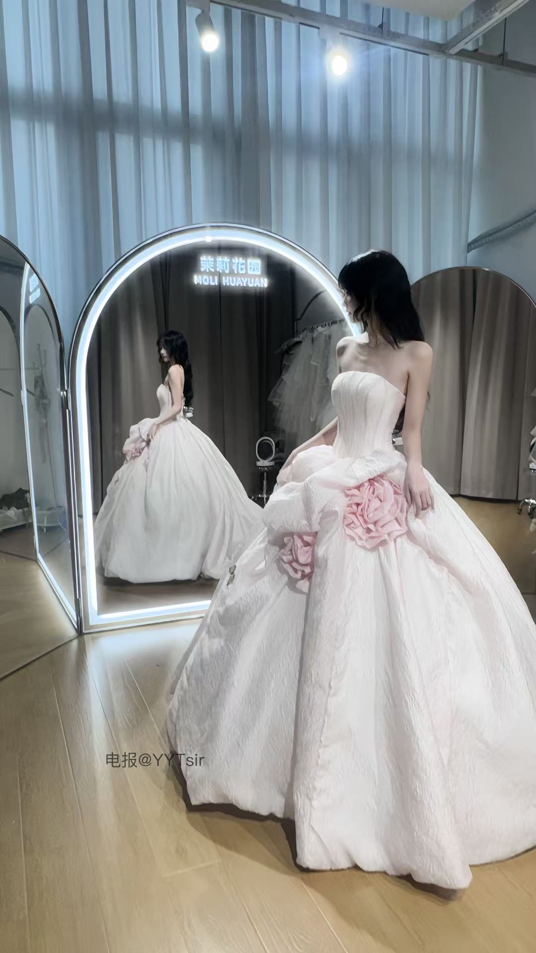 图片[1]-【在线看】抖音 一只香 铁粉空间 NO.004期 【17P15V】 - WEIME-写真网-WEIME-写真网