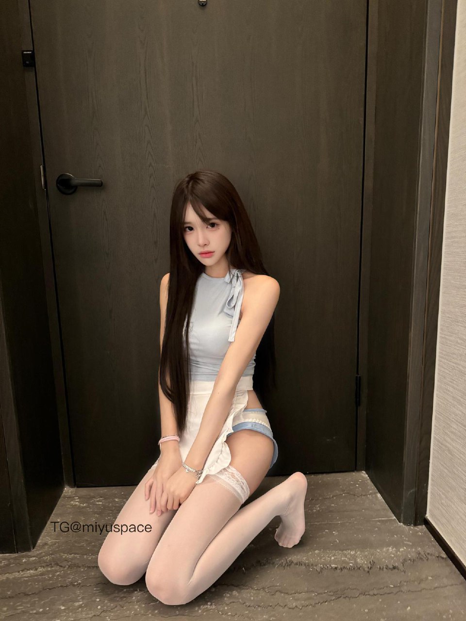 图片[1]-【在线看】抖音 雅婷小师妹 岛遇 NO.003期 【4V1P】 - WEIME-写真网-WEIME-写真网