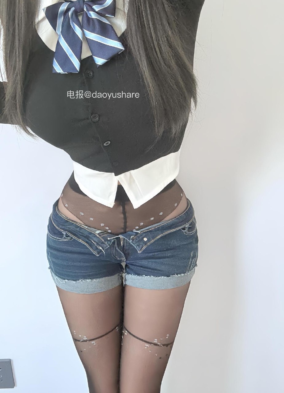 图片[1]-【在线看】抖音 李怼怼超凶 岛遇 NO.001期 【26P4V】 - WEIME-写真网-WEIME-写真网